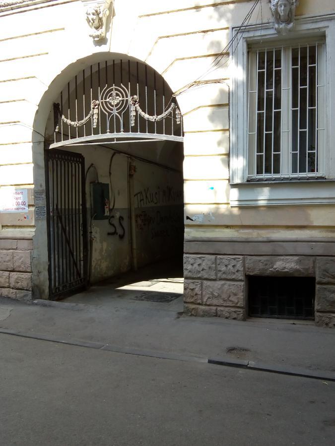 Low Budget Room With King Size Bed Tbilisi Exterior photo